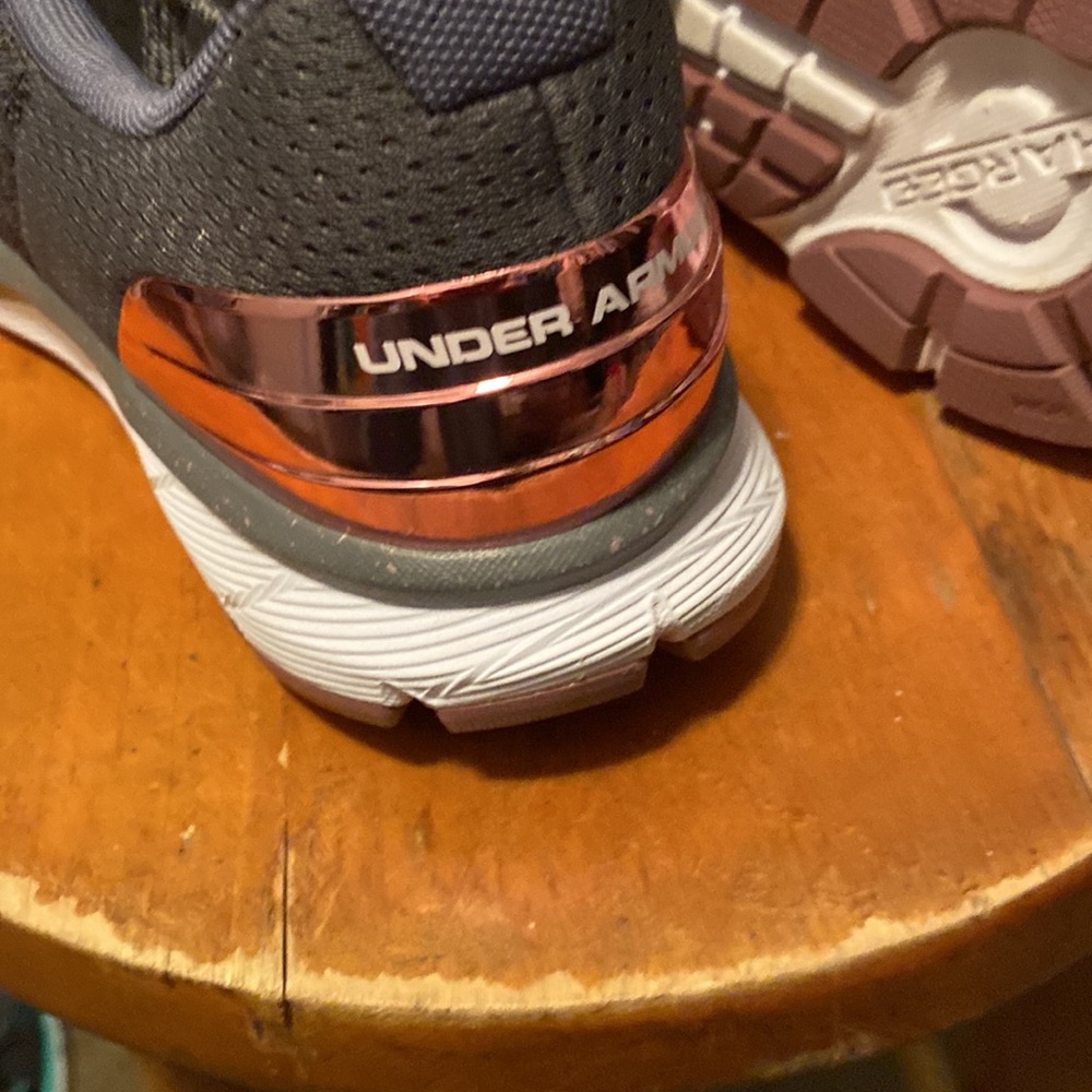 Ladies Under Armour sneakers size 9 - Picture 6 of 7